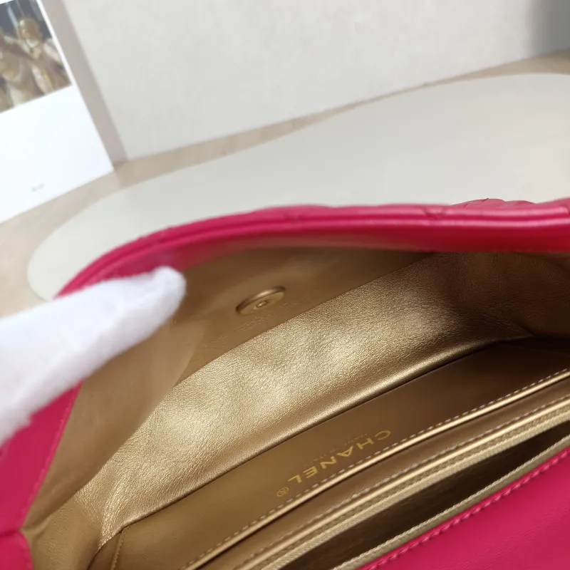 Chanel Crossbody Bag mini Red Lambskin One Size 20 × 6 × 12 cm 30 — detail view 9 of 11