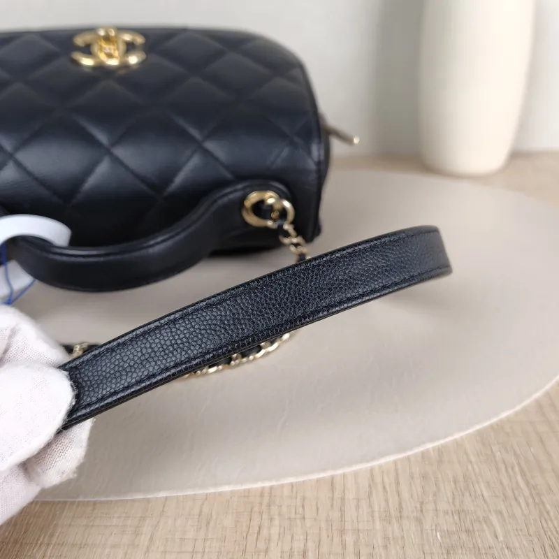 Chanel Crossbody Bag affinity Messenger Bag Black with Gold-Tone Hardware Grained Calfskin Small 19 × 7 × 14 cm 27 — detail view 1 of 16