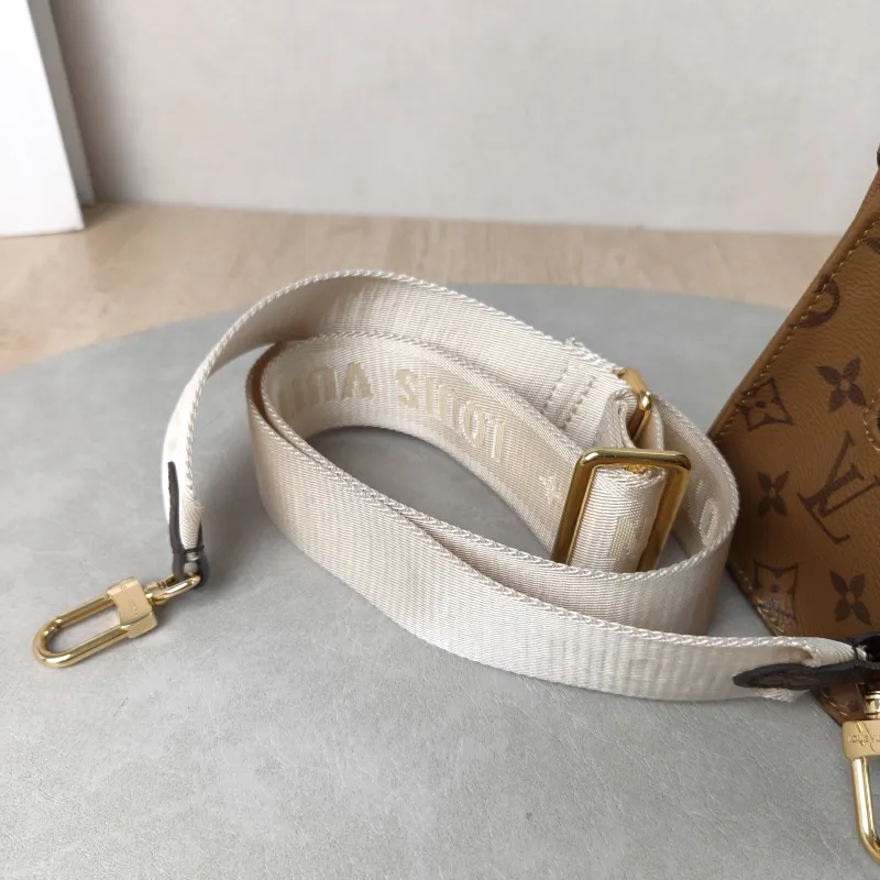 Louis Vuitton Crossbody Bag Onthego East West Monogram PVC Small 25 × 10 × 13 cm — detail view 5 of 12