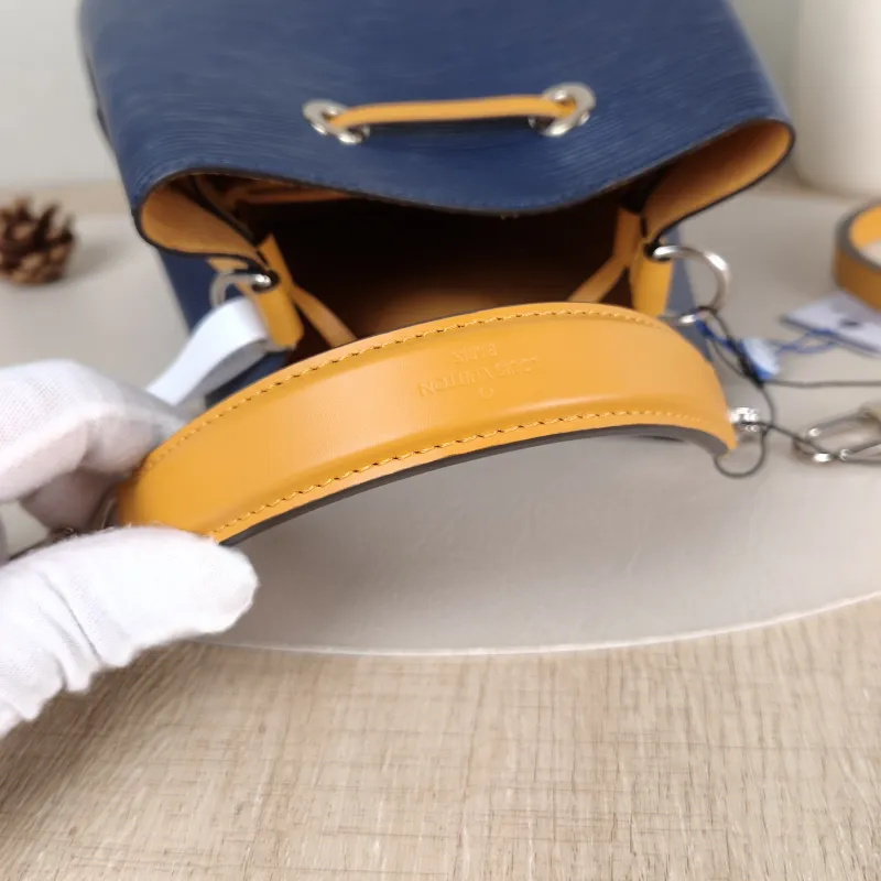 Louis Vuitton Crossbody Bag NÉONOÉ Bucket Bag BB Blue · Yellow Epi Embossed Calfskin BB 20 × 13 × 20 cm — detail view 6 of 12