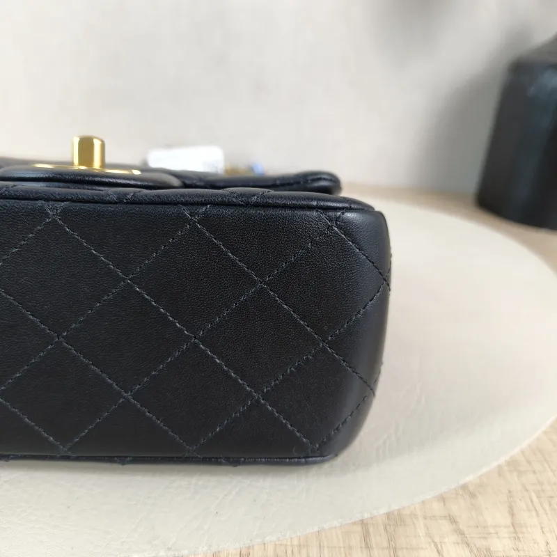 Chanel Crossbody Bag Black Lambskin One Size 17 × 8 × 13.5 cm — detail view 7 of 13