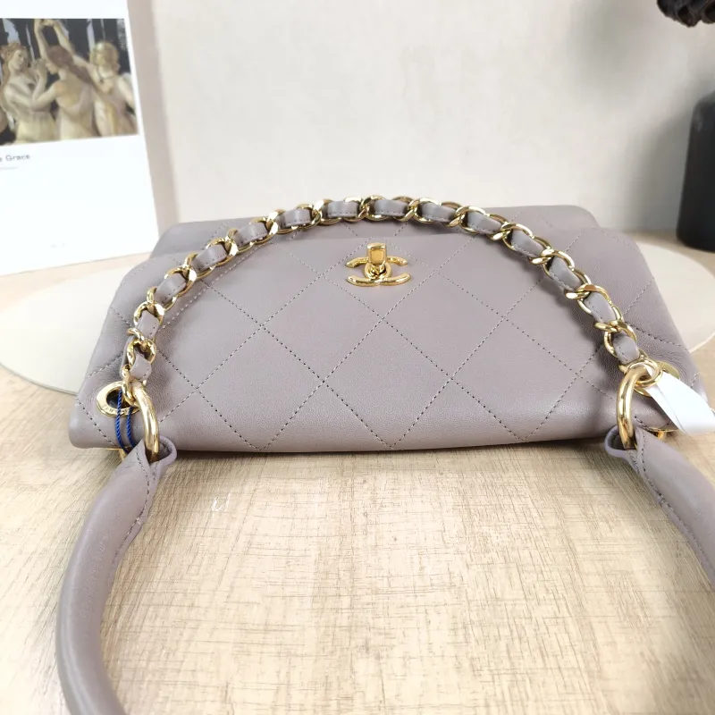Chanel Shoulder Bag Shoulder Bag Grey Lambskin One Size25 × 5 × 14.5 cm — detail view 9 of 12