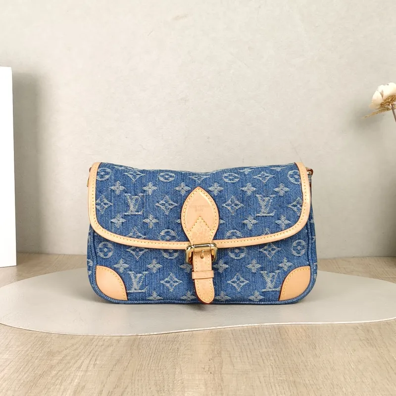 Louis Vuitton Crossbody Bag Diane Baguette Bag Blue Small24 × 9 × 15 cm