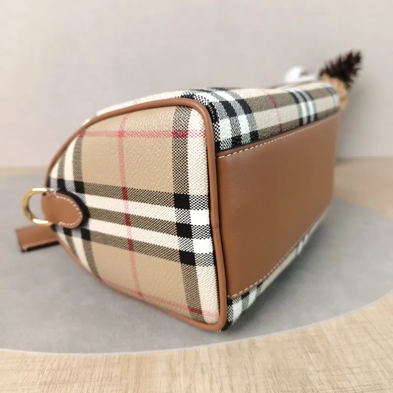 BURBERRY Top Handle Bag Top Handle Bag Colorblock PVC Mini 18.5 × 11 × 12 cm — detail view 14 of 14
