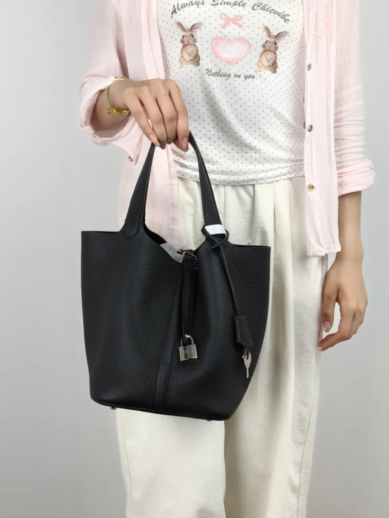 Hermès Top Handle Bag Picotin Lock 22 22 Black TC Calfskin Medium 22 × 18 × 21 cm k — on-model view 2 of 2