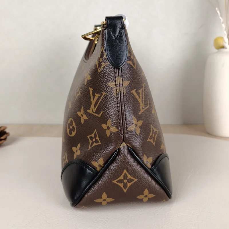 Louis Vuitton Crossbody Bag Boulogne PVC Small26 × 9.5 × 16 cm — detail view 1 of 10