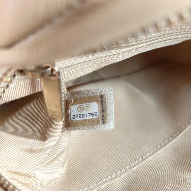 Chanel Crossbody Bag Crossbody Bag Beige Lambskin One Size19 × 8 × 13 cm — detail view 4 of 13