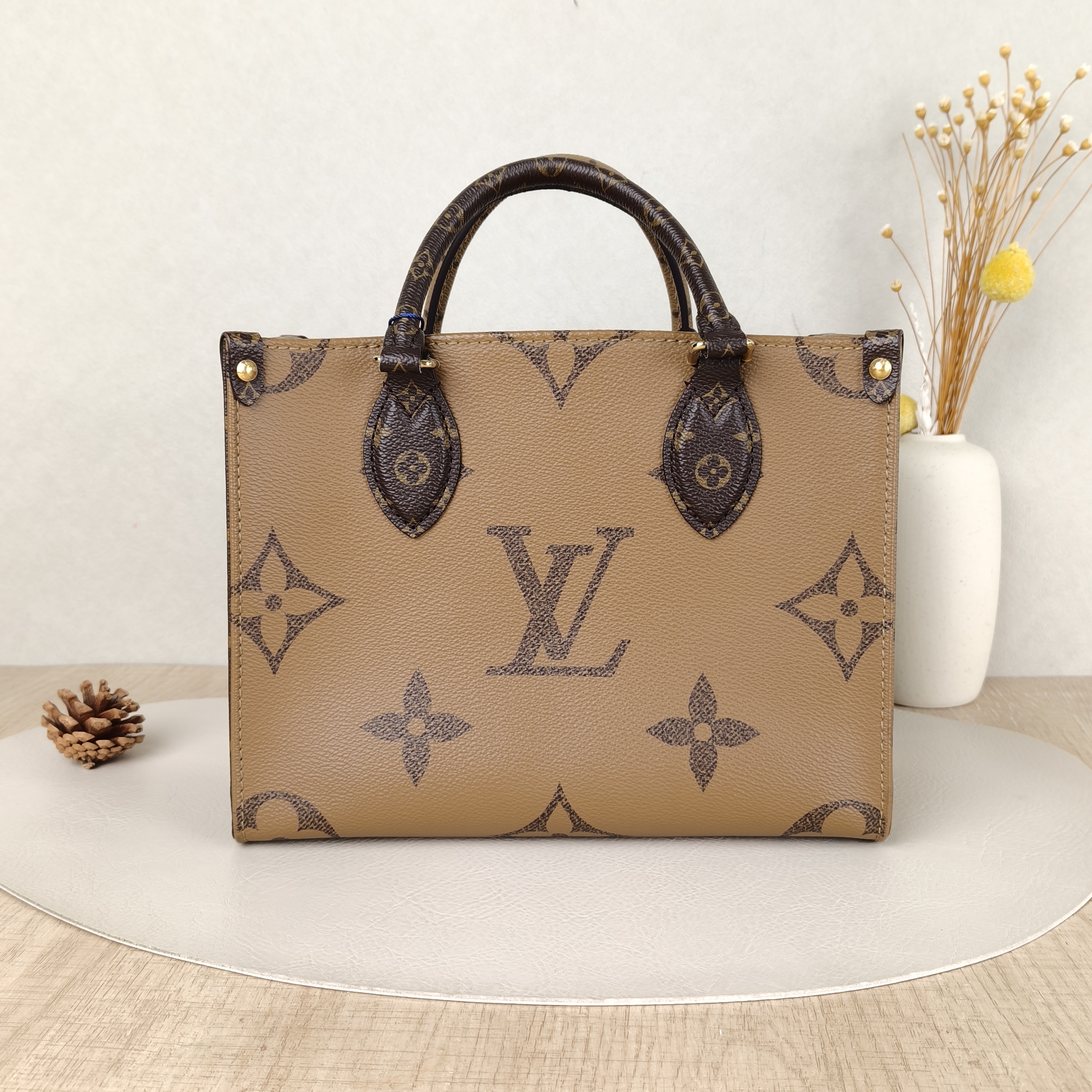 Louis Vuitton Shoulder Bag Onthego Monogram PVC Small25 × 11.5 × 19 cm — cover view 2 of 5