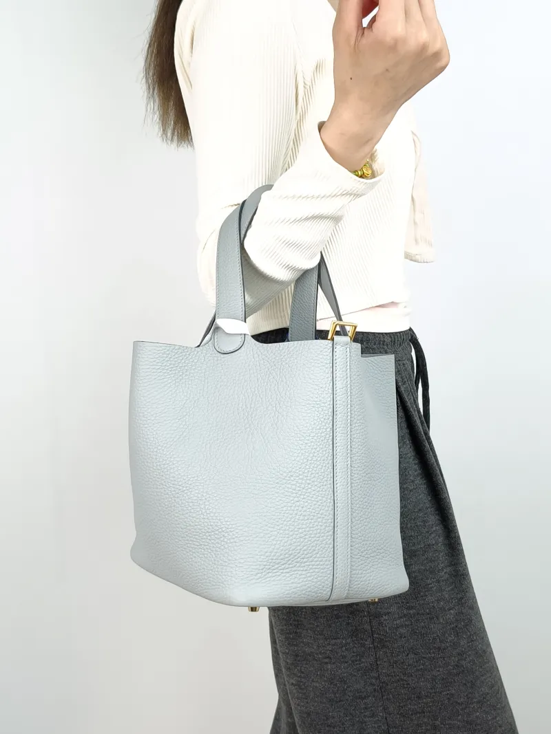 Hermès Top Handle Bag Picotin Lock 22 228U Taurillon Clemence TC Calfskin Medium22 × 17 × 21 cm — on-model view 1 of 2