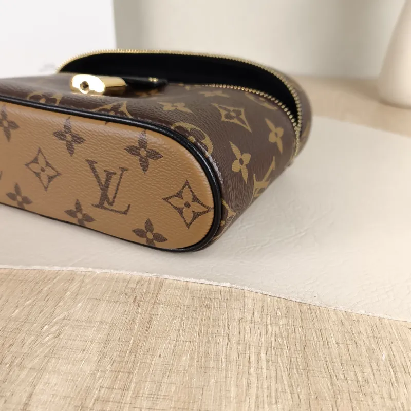 Louis Vuitton Shoulder Bag VANITY Cosmetic Bag Monogram PVC Small 19 × 6 × 13 cm — detail view 4 of 10
