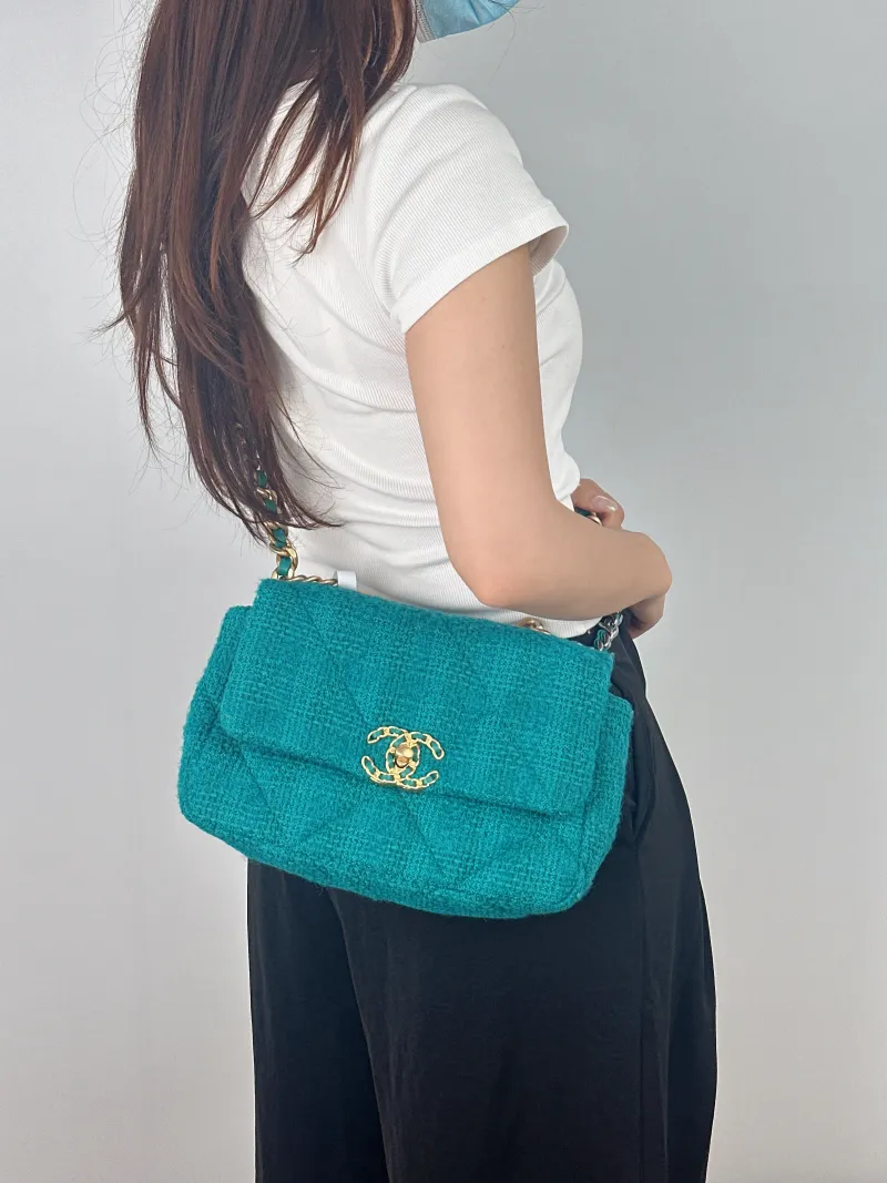 Chanel Crossbody Bag 19Bag Green Small 26 × 9 × 16 cm 29 — on-model view 1 of 2