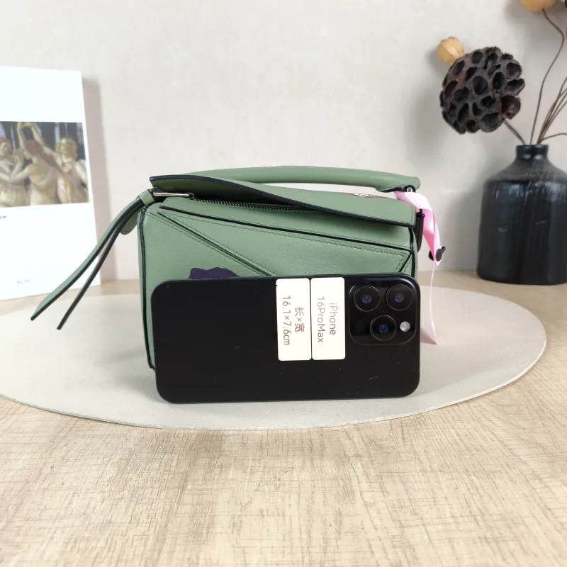 LOEWE Crossbody Bag Puzzle Green Calfskin Mini 18 × 8 × 12.5 cm — cover view 4 of 6