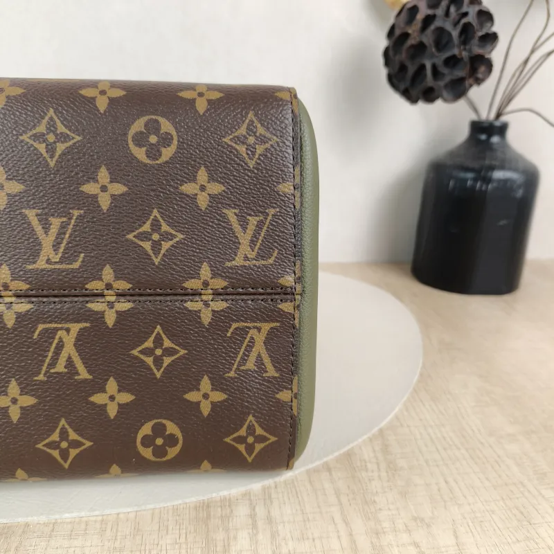 Louis Vuitton Top Handle Bag Fold Tote Colorblock PVC · Calfskin Small 20 × 18 × 22 cm — detail view 5 of 11