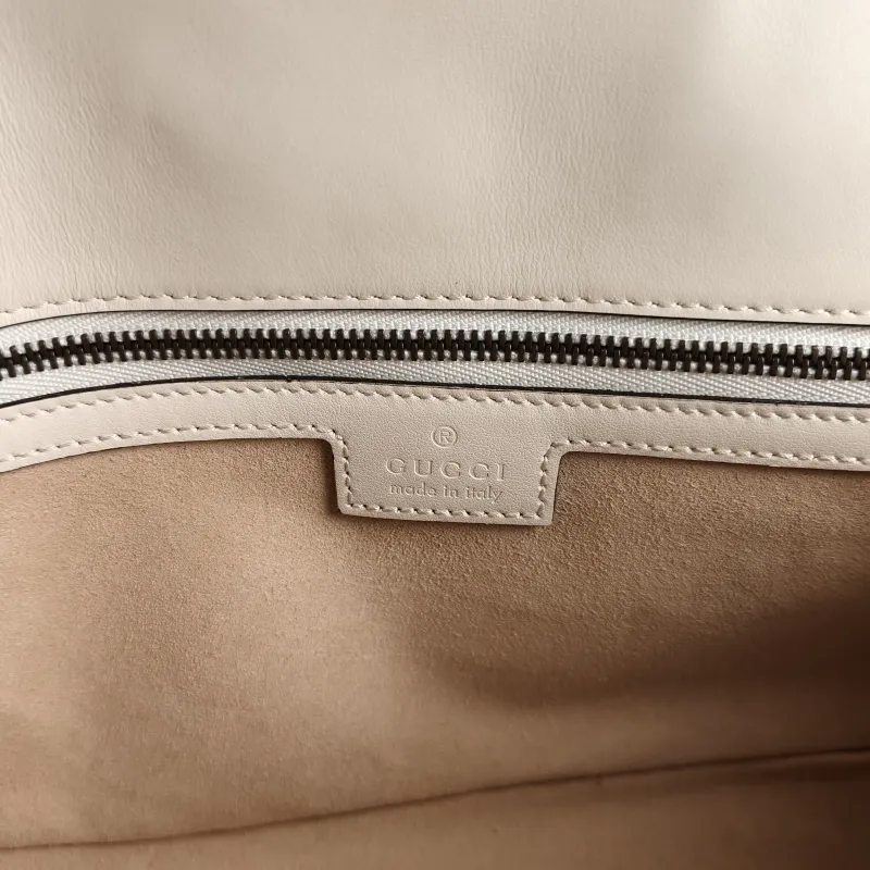 GUCCI Crossbody Bag GG Marmont Medium Marmont 26 White Calfskin 26 × 7 × 15 cm — detail view 8 of 12