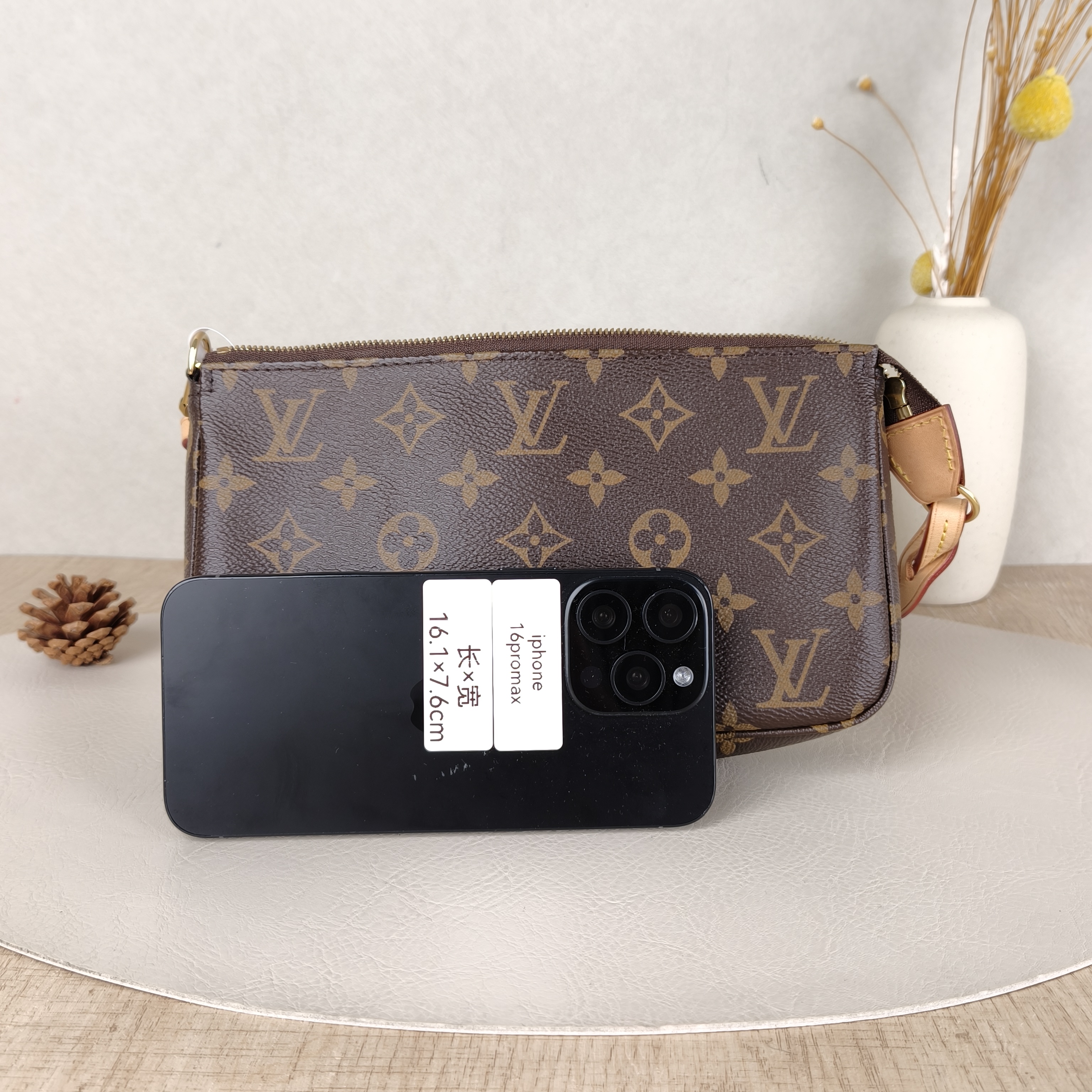 Louis Vuitton Shoulder Bag Accessory Monogram PVC Large22 × 4 × 13 cm — cover view 4 of 5
