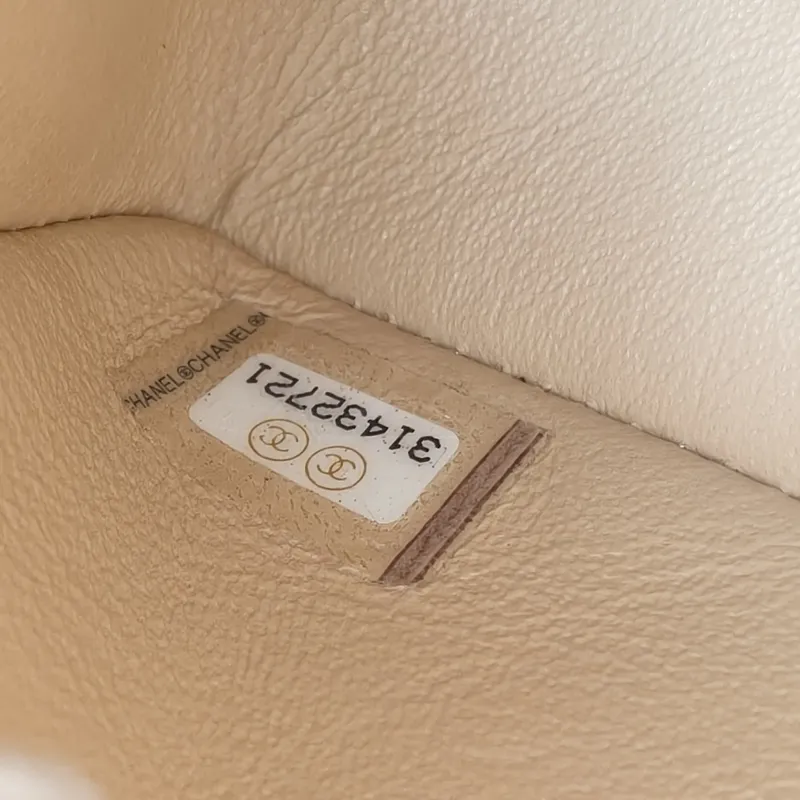 Chanel Crossbody Bag Classic Flap CF Beige Lambskin Small 23 × 6 × 14.5 cm 31 — detail view 8 of 16