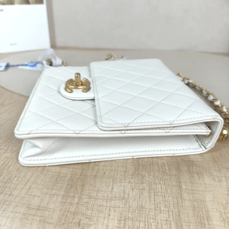 Chanel Crossbody Bag logo cf Collection Edition Crossbody Bag White Lambskin One Size 16 × 4 × 17.5 cm 30 — detail view 8 of 13