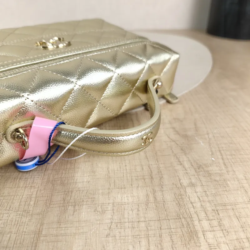 Chanel Crossbody Bag Gold Calfskin One Size19 × 5 × 11.5 cm — detail view 7 of 13