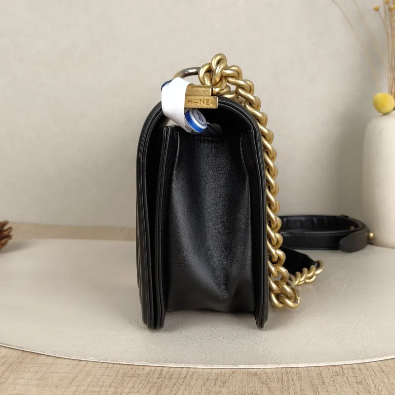 Chanel Crossbody Bag Le Boy​Black Calfskin25 × 9 × 15 cm — detail view 12 of 15