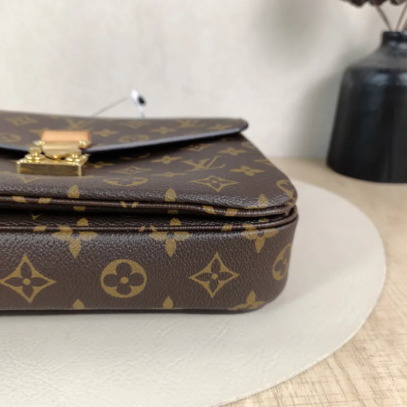 Louis Vuitton Crossbody Bag Pochette Métis Monogram PVC Medium25 × 7 × 19 cm — detail view 1 of 12