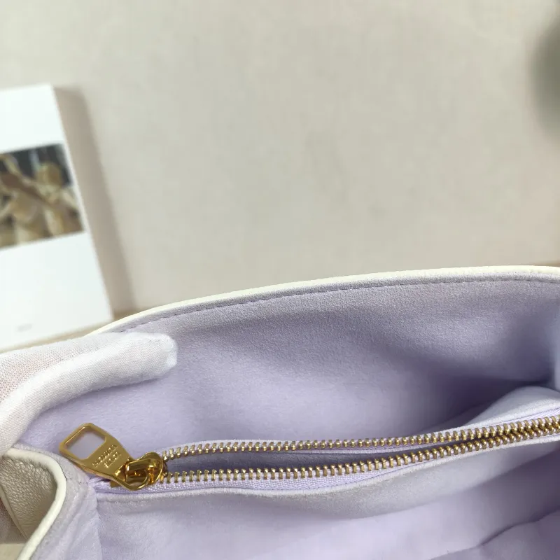 Louis Vuitton Crossbody Bag Pochette Métis East West White · Monogram Empreinte Embossed Calfskin Small 21.5 × 6 × 13.5 cm — detail view 4 of 11