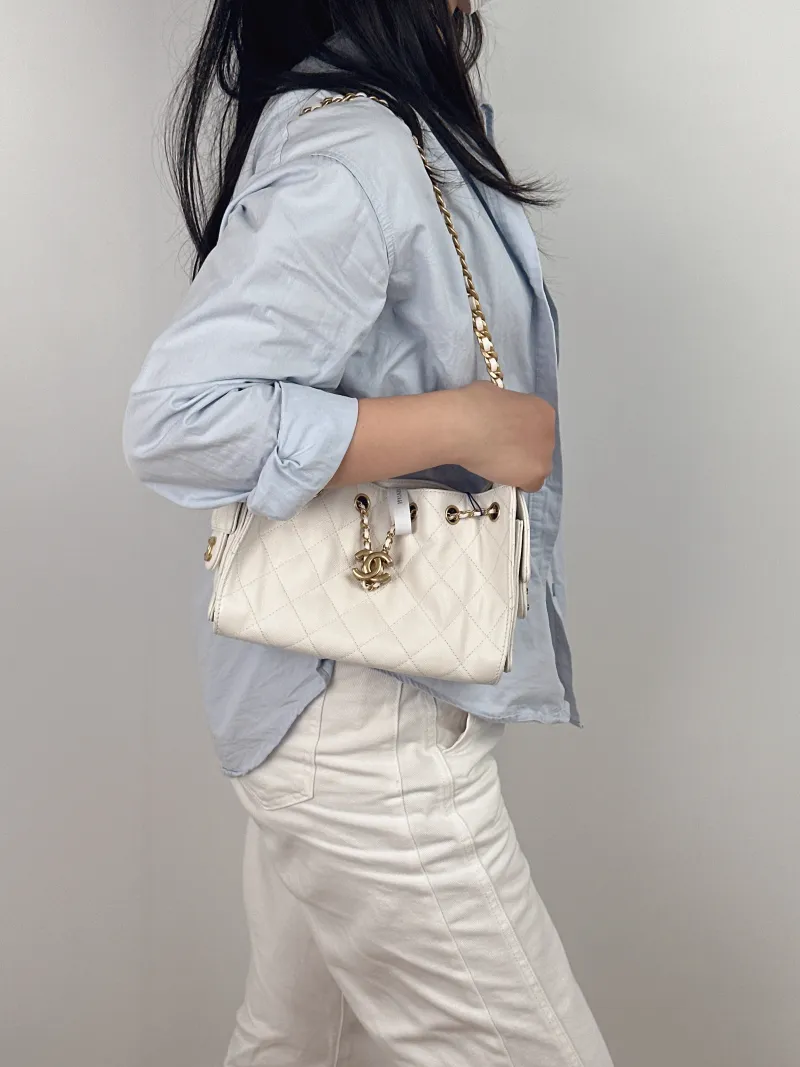 Chanel Crossbody Bag 25Bag White Gold Grained Calfskin Mini 22 × 12.5 × 20 cm — on-model view 1 of 2