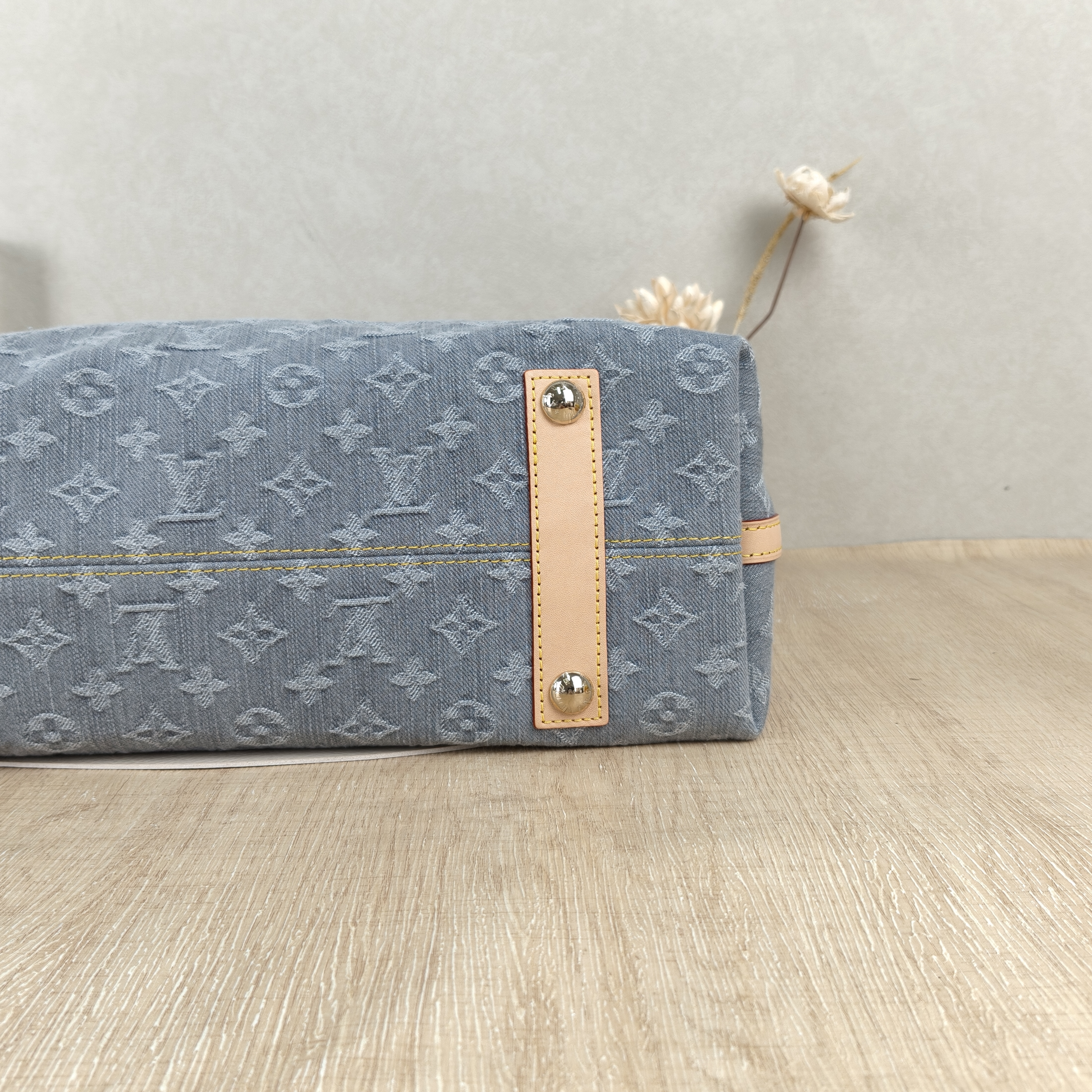 Louis Vuitton Crossbody Bag Carryall Grey Medium39 × 15 × 30 cm — cover view 4 of 8