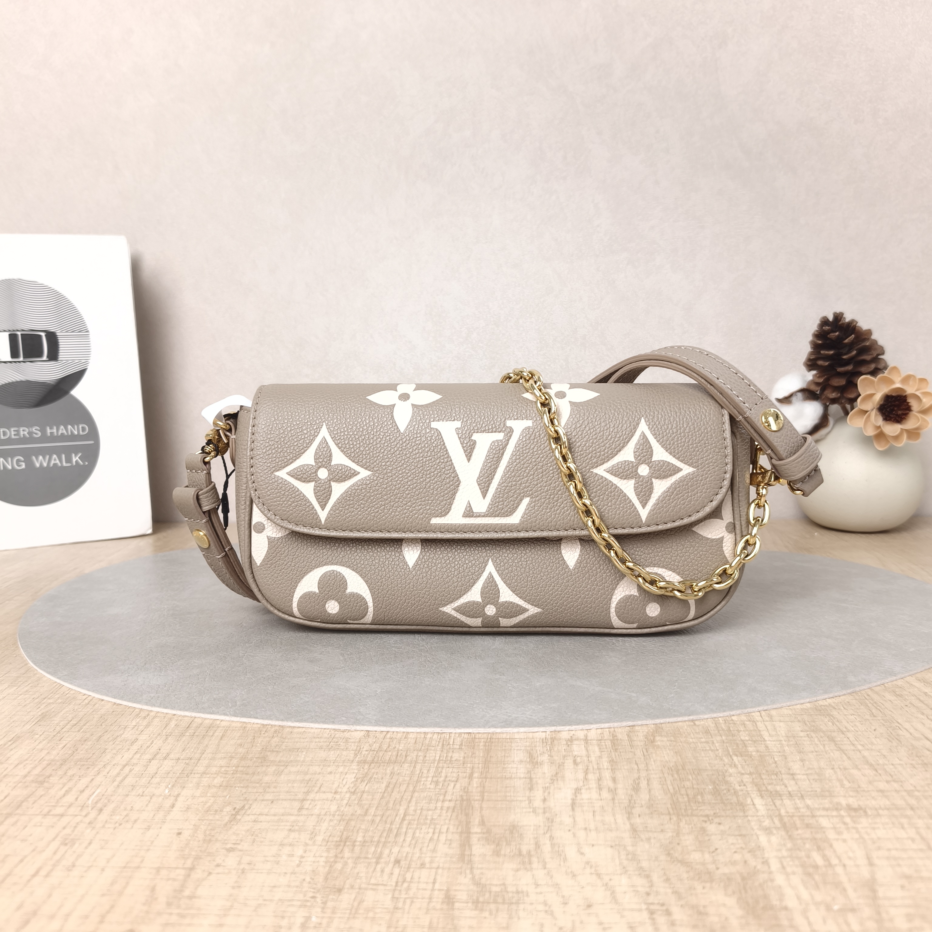 Louis Vuitton Crossbody Bag IVY Empreinte Embossed Calfskin Monogram Small23.5 × 4.3 × 12 cm