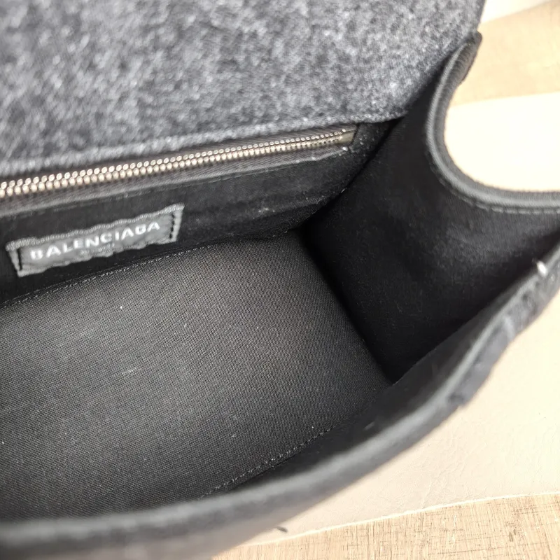 BALENCIAGA Crossbody Bag Hourglass Hourglass Bag Grey Small 23 × 10 × 14 cm — detail view 10 of 13