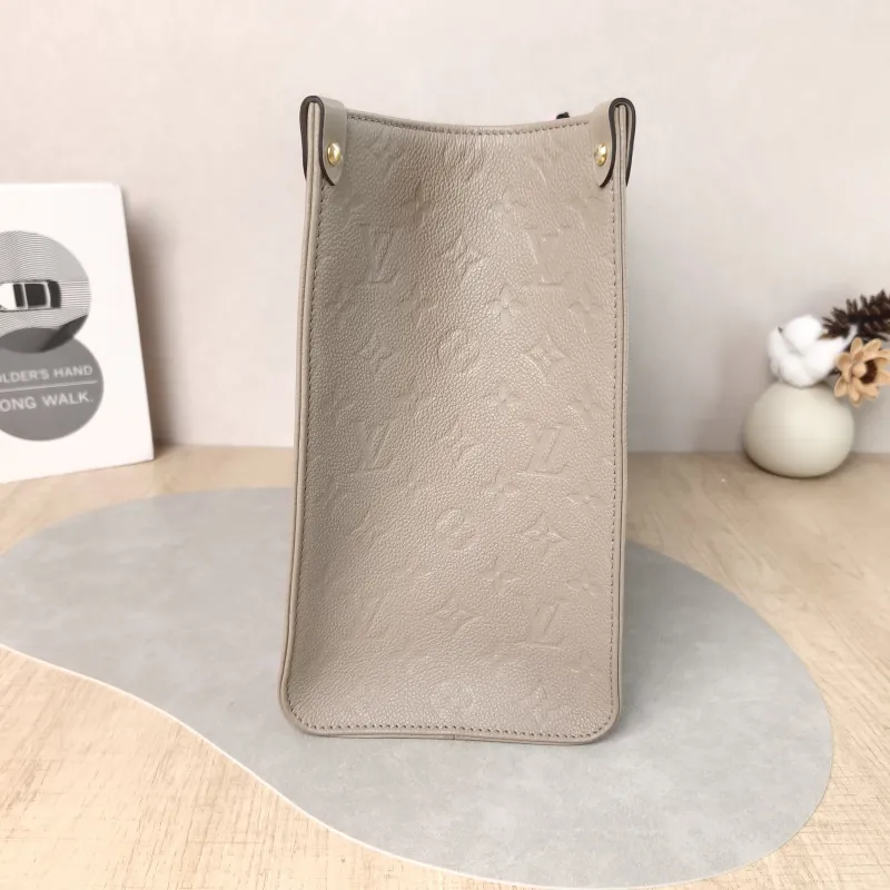 Louis Vuitton Shoulder Bag Onthego Medium Monogram Empreinte Embossed Calfskin Medium 35 × 14 × 27 cm — detail view 10 of 11