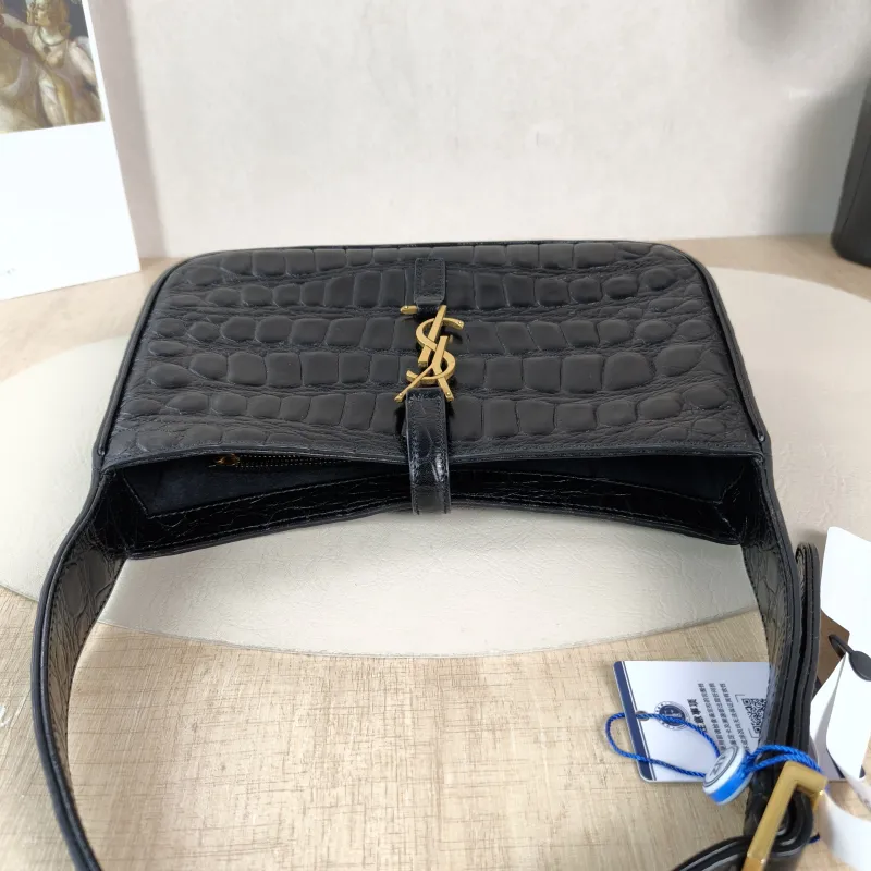 SAINT LAURENT Shoulder Bag LE 5 À 7 Black Calfskin Small 23 × 6.5 × 16 cm — detail view 8 of 10