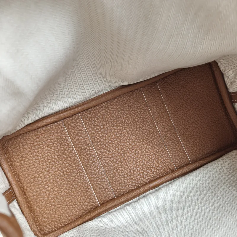 Hermès Top Handle Bag Garden Party 30 30 Negonda Calfskin Medium 30 × 13 × 21 cm K — detail view 8 of 11