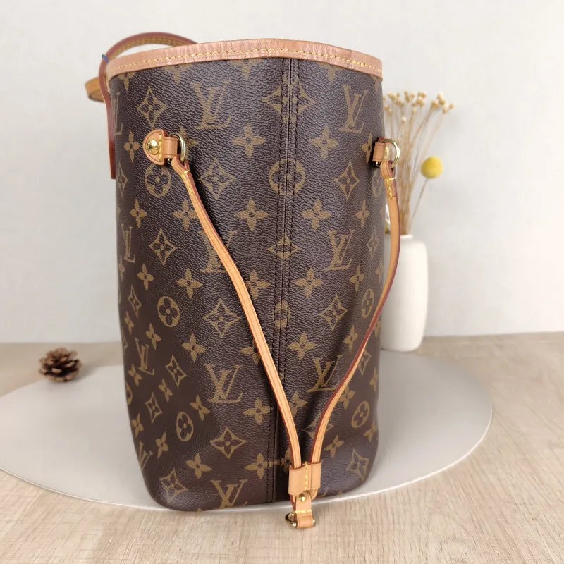 Louis Vuitton Shoulder Bag Neverfull Monogram PVC Medium 31 × 14 × 28 cm — detail view 10 of 11