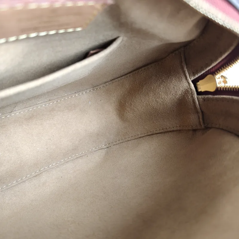 Louis Vuitton Crossbody Bag BOITE CHAPEAU SOUPLE Monogram PVC Large20 × 8 × 22.5 cm — detail view 4 of 10