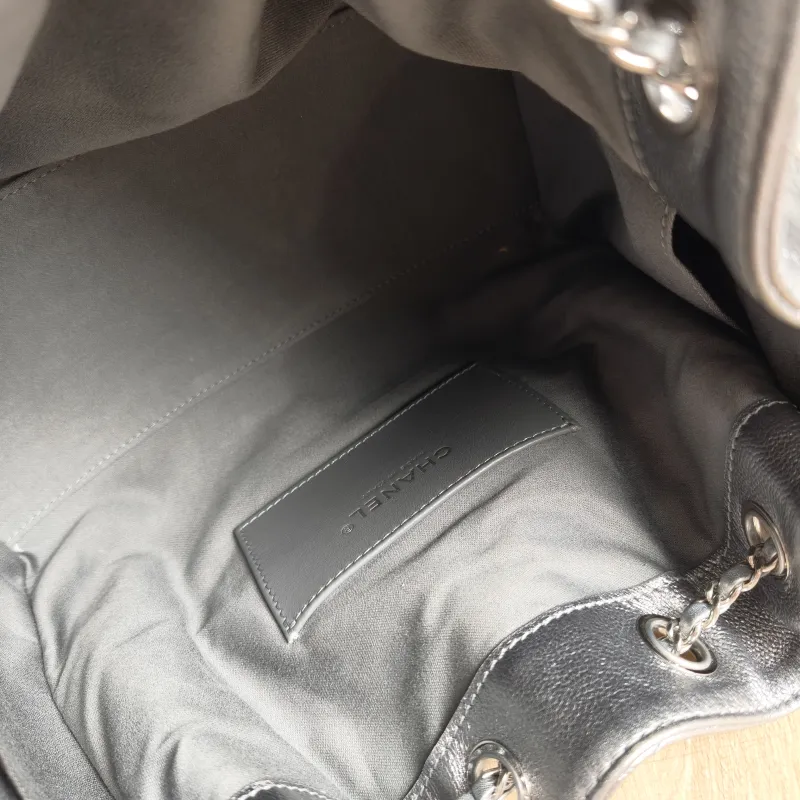 Chanel Shoulder Bag25Bag Silver Calfskin Small26 × 14 × 30 cm — detail view 1 of 12