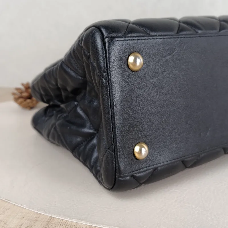Chanel Shoulder Bag Tote Bag Black Calfskin Large 28 × 11 × 19 cm — detail view 5 of 13