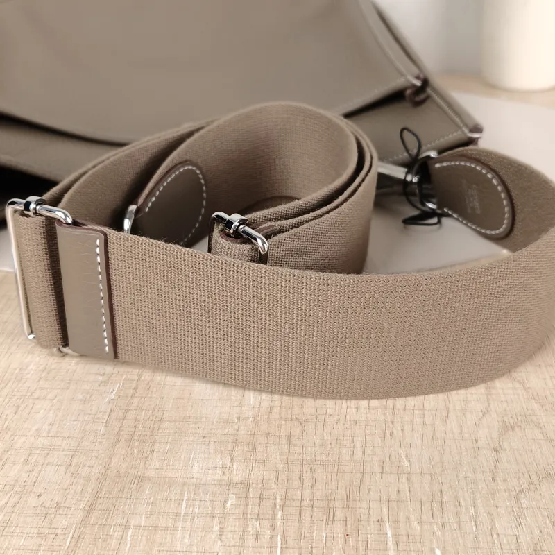 Hermès Crossbody Bag Evelyne 29 29 Taurillon Clemence TC Calfskin Small 29 × 8 × 30 cm W — detail view 2 of 10