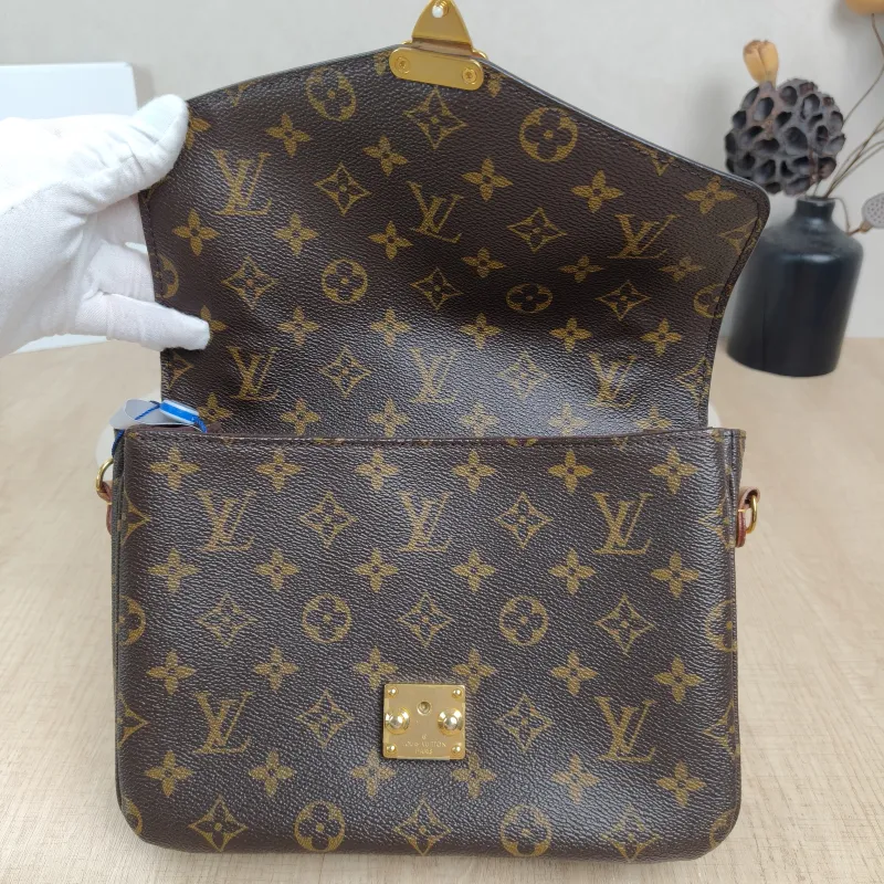 Louis Vuitton Crossbody Bag Pochette Métis Monogram PVC Medium25 × 7 × 19 cm Conditioned — detail view 7 of 14