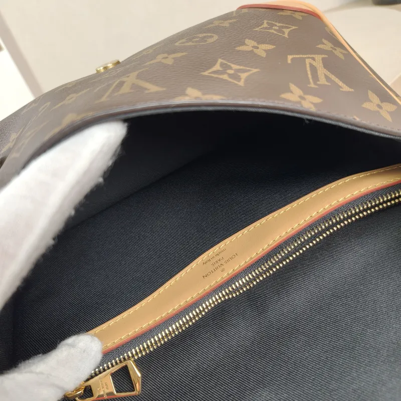 Louis Vuitton Crossbody Bag Diane Baguette Bag Shoulder Strap PVC Small 24 × 9 × 15 cm — detail view 12 of 13