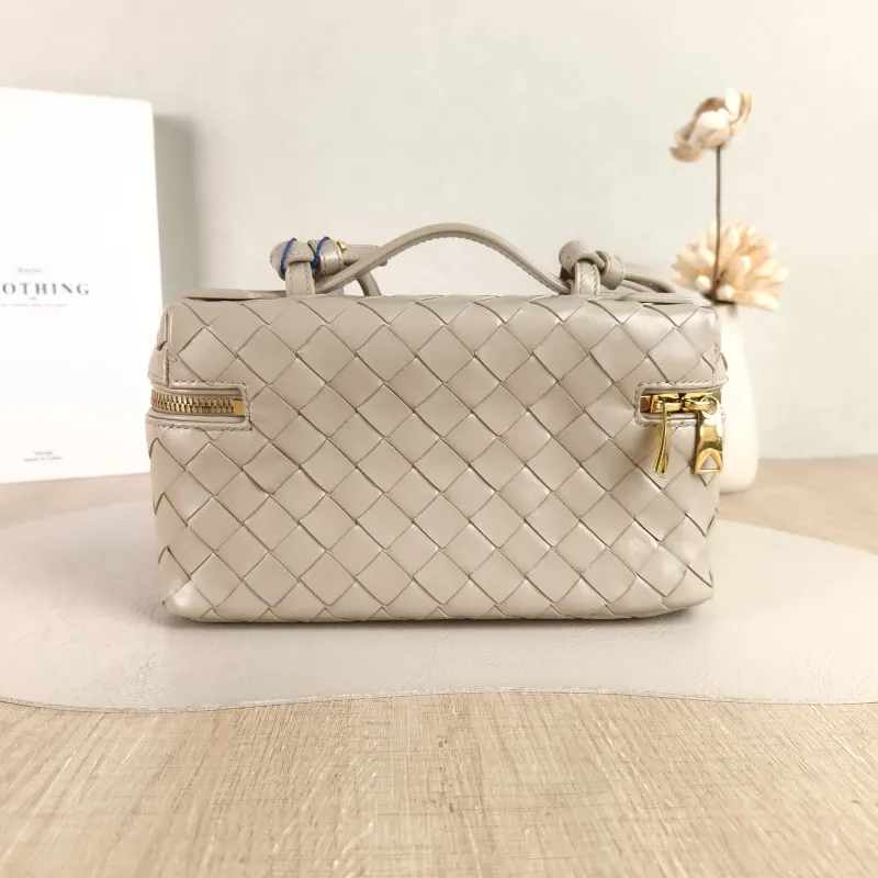 Bottega Veneta Crossbody Bag Bang Bang Cosmetic Bag Grey Lambskin One Size 22 × 6 × 12 cm — cover view 2 of 5