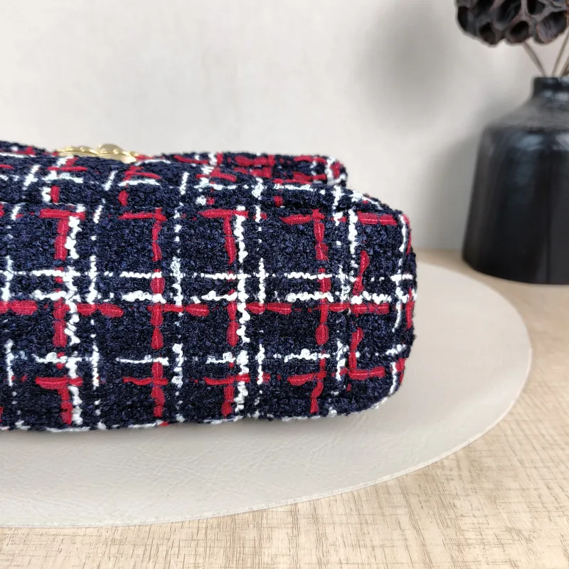 Chanel Crossbody Bag19Bag Navy Small26 × 9 × 16 cm — detail view 10 of 13