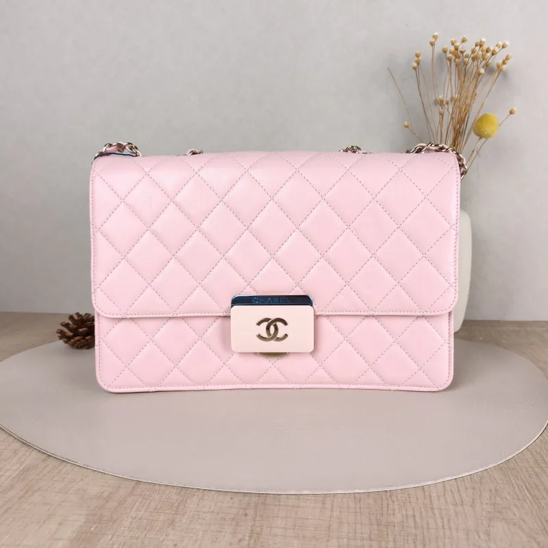 Chanel Crossbody Bag Lambskin 29.5 × 9 × 20 cm