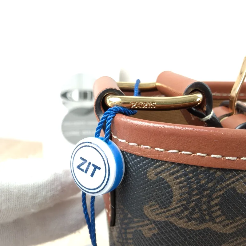 CELINE Crossbody Bag Triomphe Bucket Bag Monogram PVC Small22 × 13 × 26 cm — detail view 5 of 14