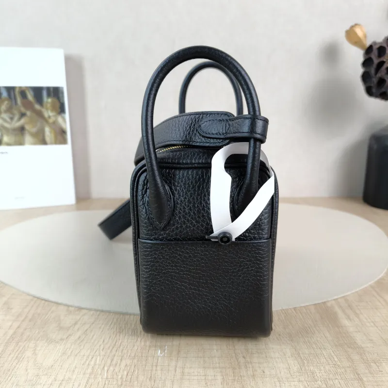 Hermès Crossbody Bag Lindy Mini 1989Black TC Calfskinmini19 × 9.5 × 13 cm — detail view 9 of 11