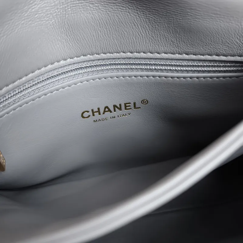 Chanel Crossbody Bag Grey Lambskin One Size 20 × 9 × 13.5 cm — detail view 2 of 10