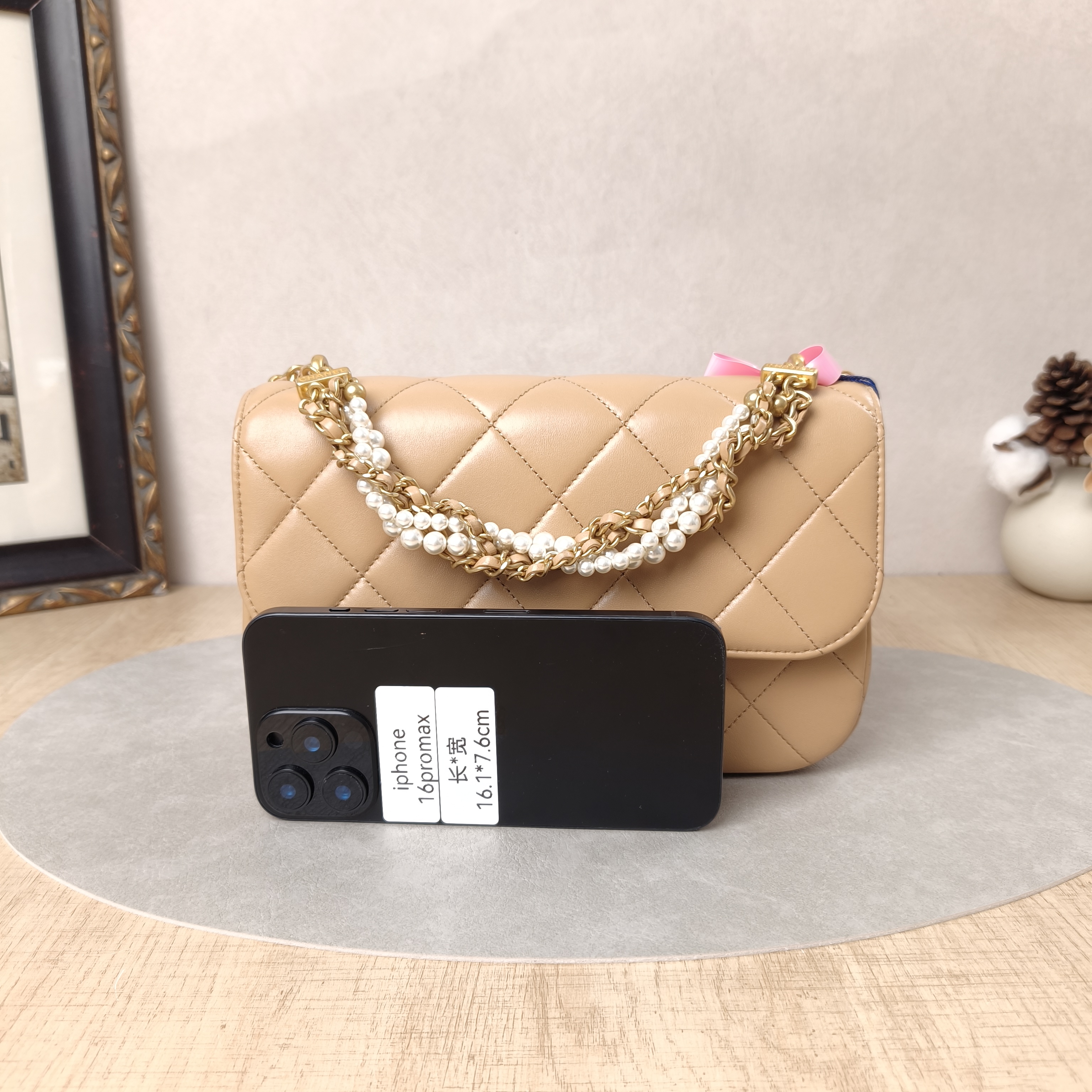 Chanel Crossbody Bag26c Pearl Taupe Lambskin23 × 6 × 14 cm — cover view 3 of 5