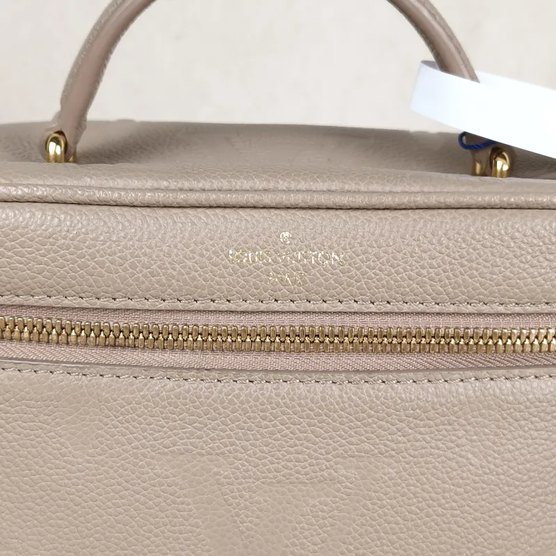 Louis Vuitton Shoulder Bag VANITY Cosmetic Bag Grey Calfskin Small19 × 11 × 13 cm — detail view 11 of 15