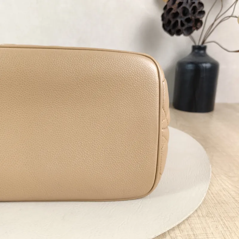 Chanel Top Handle Bag Medallion Taupe Grained Calfskin Large 30 × 15 × 24 cm 7 — detail view 8 of 13
