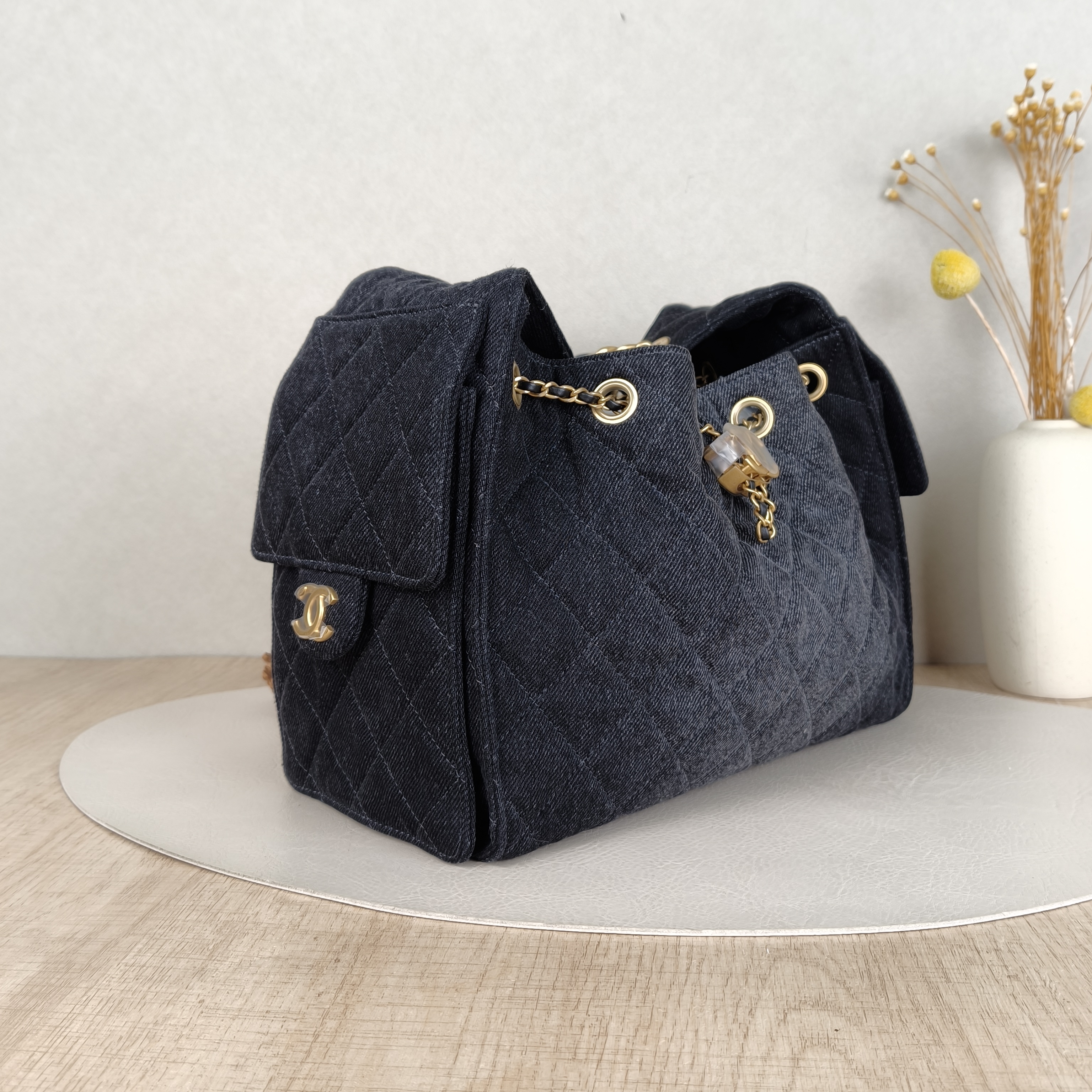 Chanel Shoulder Bag25Bag Grey Small26 × 14 × 30 cm — cover view 4 of 5