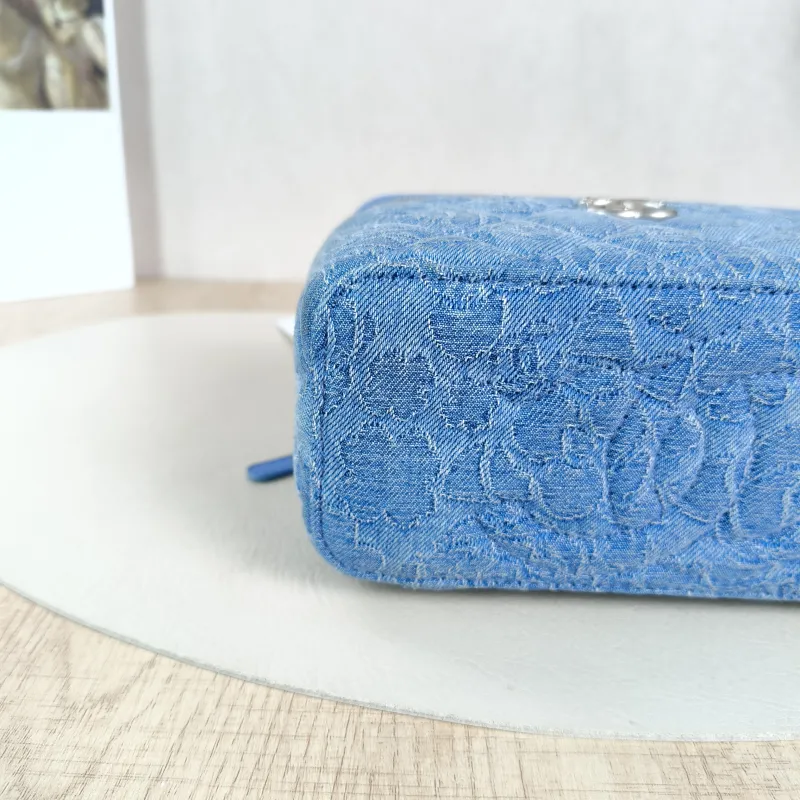 Chanel Crossbody Bag Edition Blue Canvas One Size16 × 8 × 9.5 cm — detail view 8 of 13